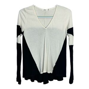 AIKO V-Neck Colorblock Modal Top